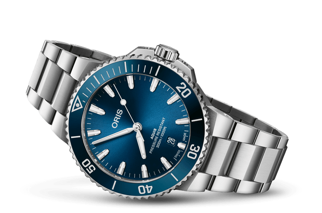 Aquis Date 41.5mm