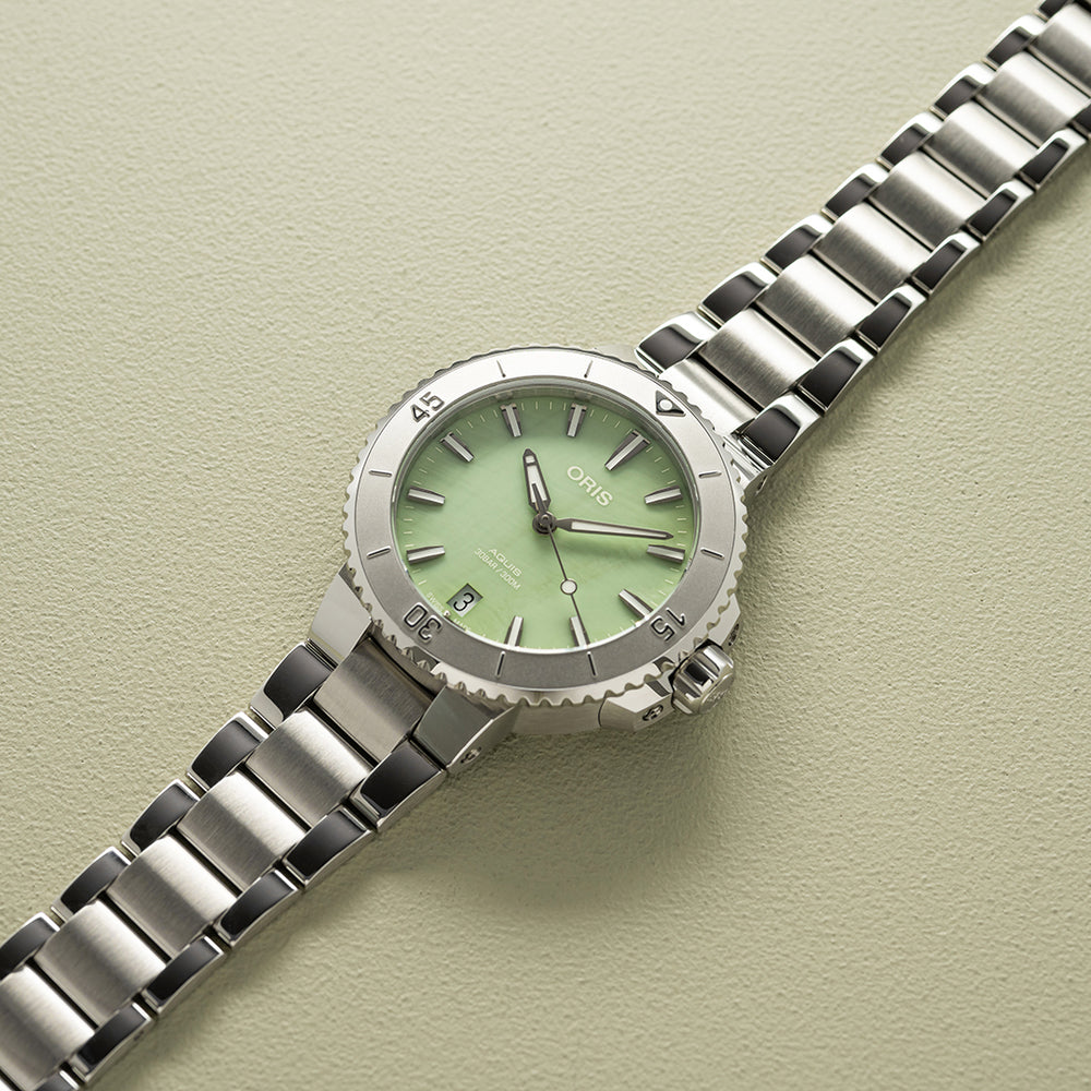 Aquis Date 36.5mm - Green Mother Of Pearl