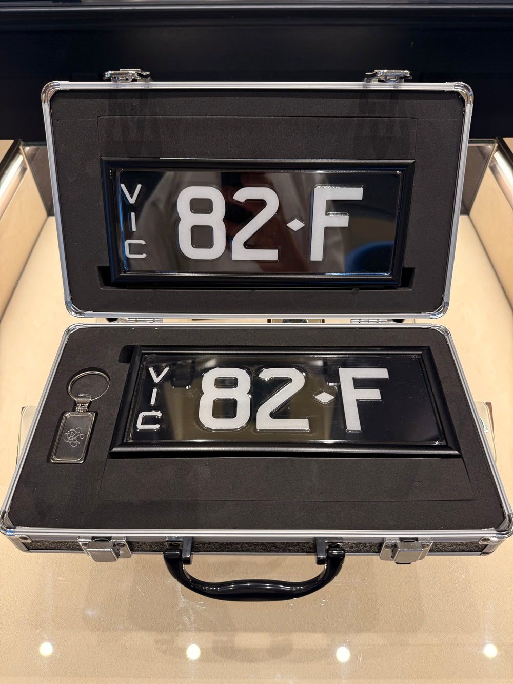 Swiss Signature Plate 82 F - Hover
