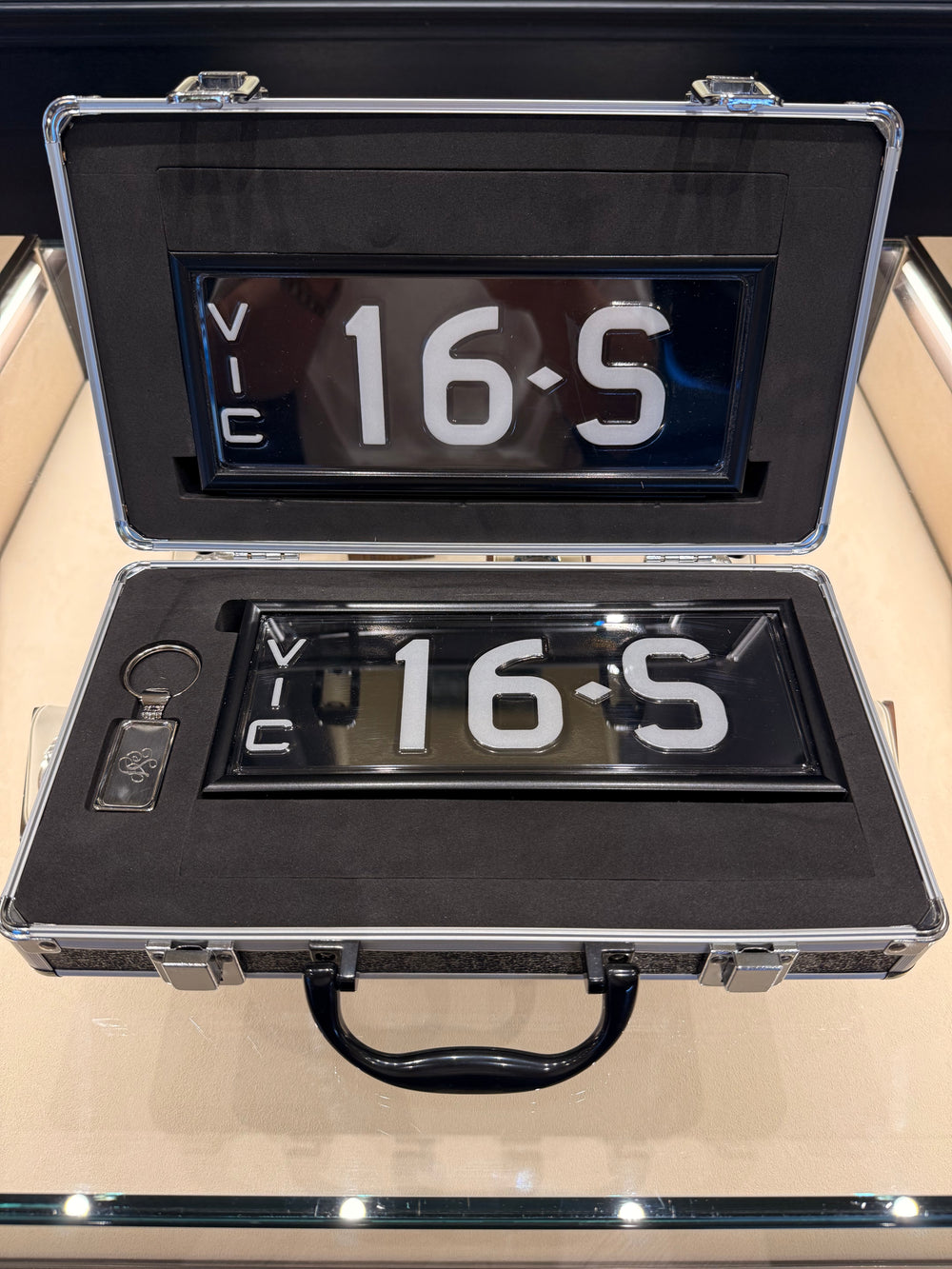 Swiss Signature Plate 16 S - Hover