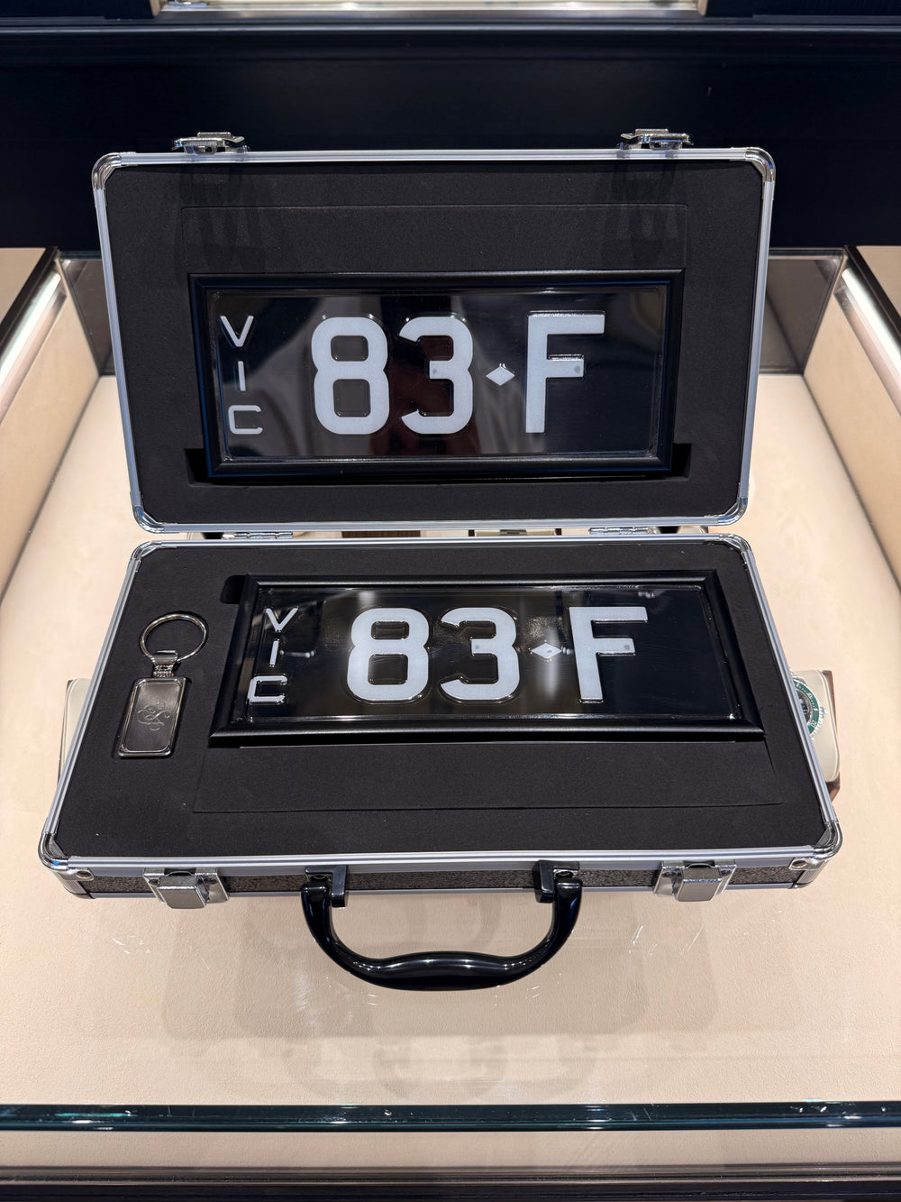 Swiss Signature Plate 83 F - Hover