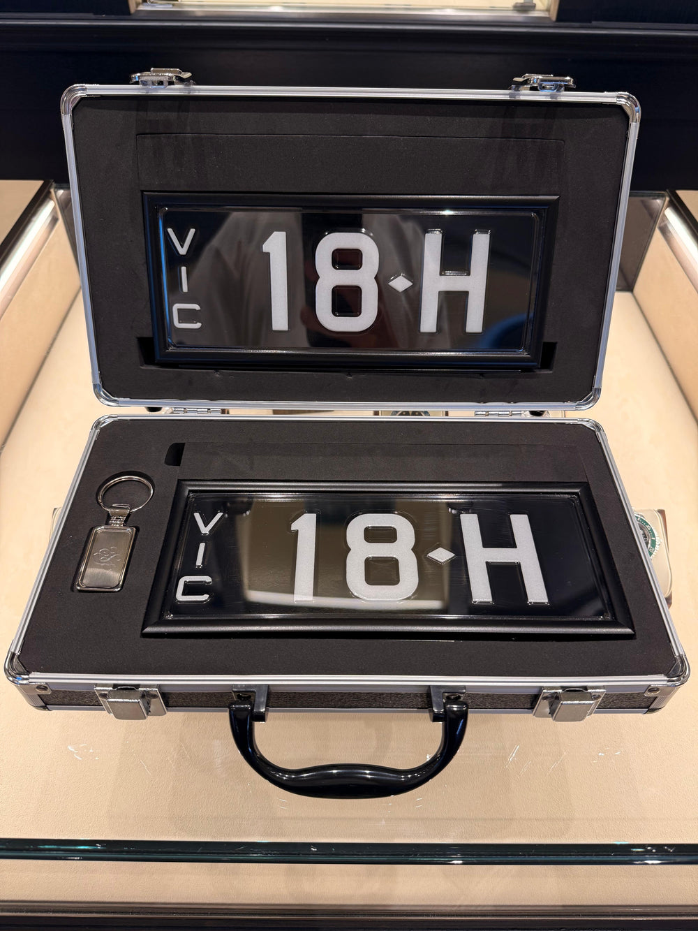 Swiss Signature Plate 18 H - Hover