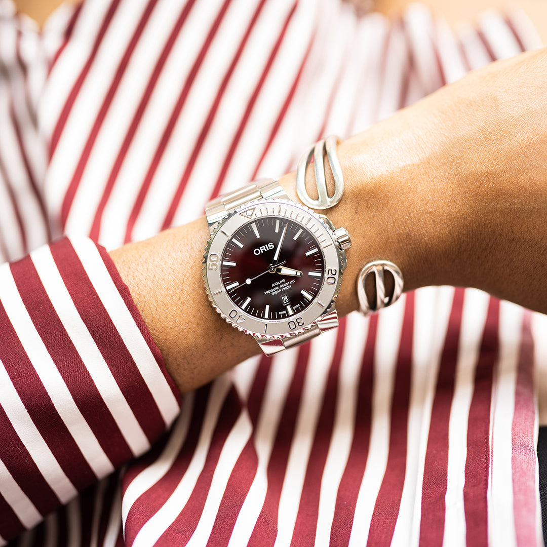 Aquis Date 43.5mm Cherry