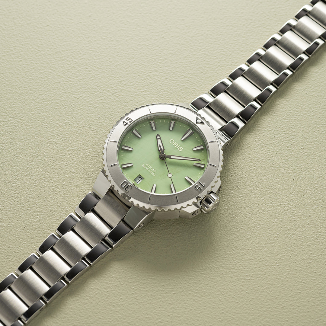 Aquis Date 36.5mm Green Mother Of Pearl