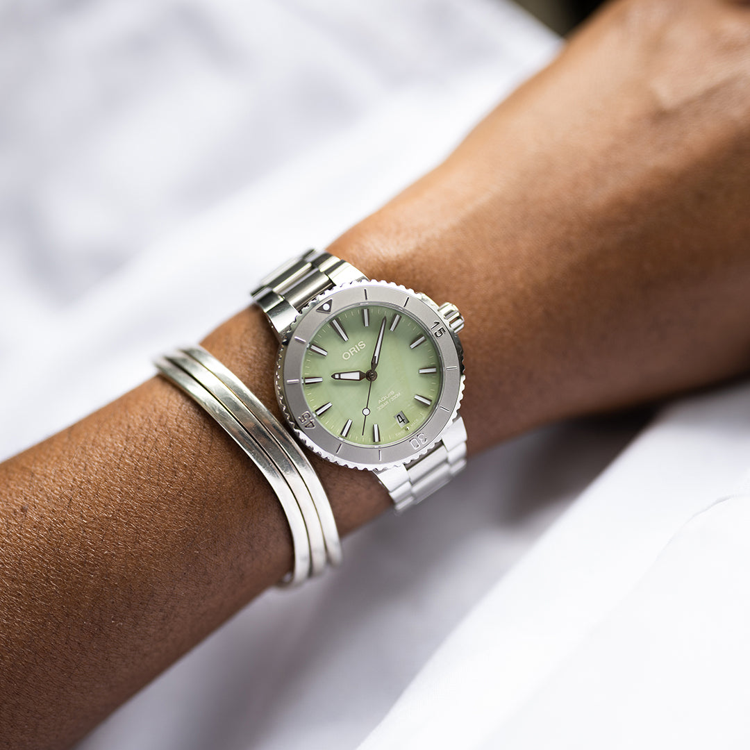Aquis date green top